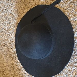 Elegant Black Wide-Brim Hat